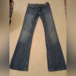 LEVI'S LOW-RISE BOOT CUT. Size 2. 26x31.